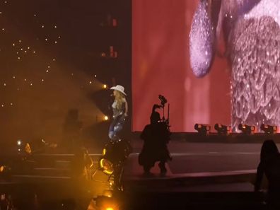 Beyonce performs 16 Carriages in Houston