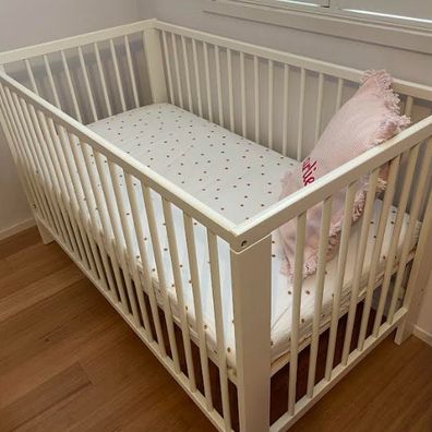 Kristina managed to find a cot in near-new condition. 
