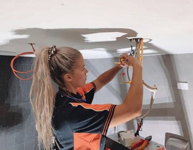 Tammy Vos working as an electrician