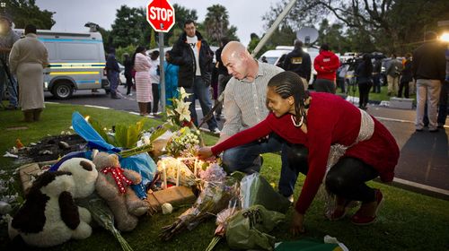 Mourners delivering flowers and gifts to Nelson Mandela's home in 2013. (Getty)