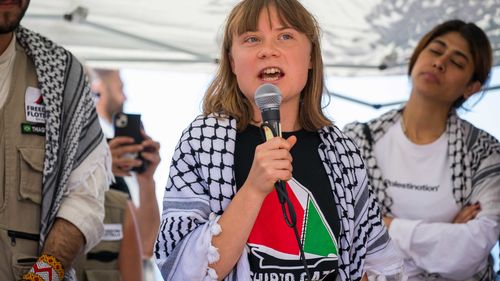 Greta Thunberg, yardım götürmek üzere Gazze'ye giden Madleen gemisinin basın toplantısında.