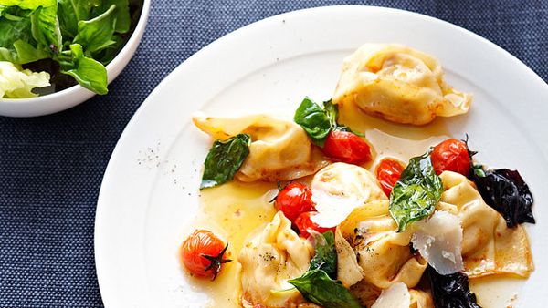 Tomato and ricotta tortellini with basil