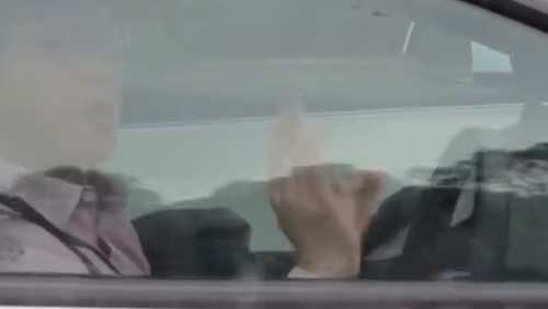 L'autista ha riconosciuto la persona che lo stava filmando.