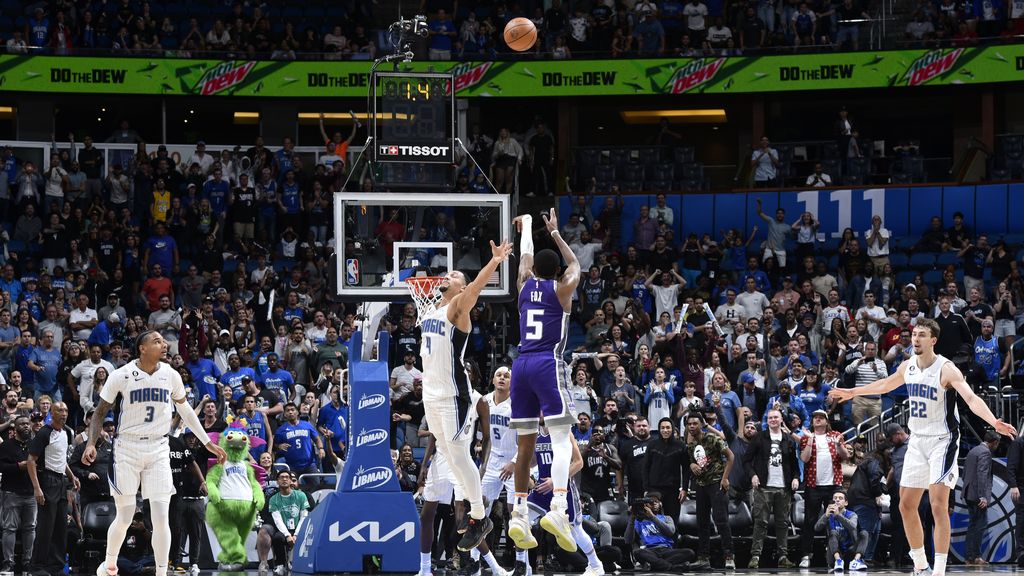NBA Scores: De'Aaron Fox takes over in wild Sacramento win 