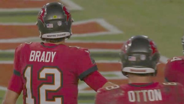 Tom Brady throws 2 TD passes, Buccaneers beat Eagles 28-22 – KXAN Austin