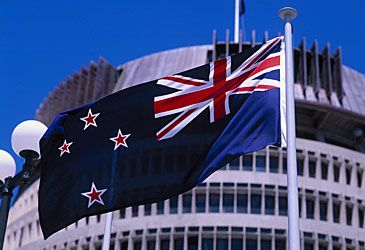 By what majority did New Zealand vote to retain its flag in a 2016 referendum?