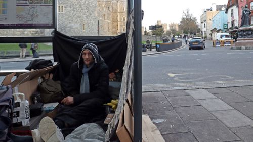 Stuart sleeps rough in a bus stop near Windsor Castle. (AAP)