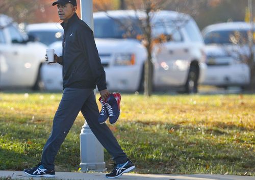 Obama plays basketball ahead of vote