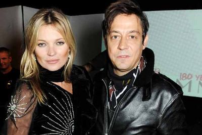 Kate Moss starts dating The Kills frontman Jamie Hince. We all thought  it was another flash in the pan romance…until three years later they walk down the aisle in a beautiful country wedding. Naturally, the party went on for three days, with many dubbing it “Moss-stock”.<br/>