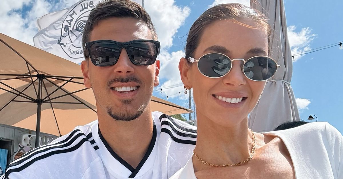 Aussie radio star's unconventional living arrangements after wedding