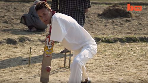 Brave Indian cricketer teaches self to play despite loss of arms
