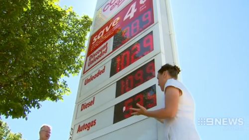 Victoria moves to ban discount fuel price boards