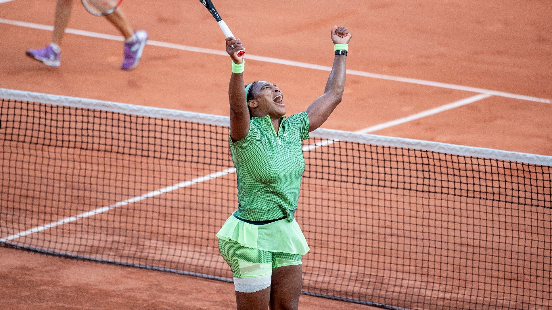 Serena Williams wins in second round at Roland Garros, surviving tough three-setter