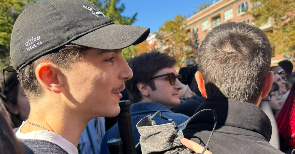 Timothee Chalamet News: Timothée Chalamet crashes his own look-alike contest and police shut down crowded event