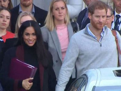 Meghan Markle holding folders as she arrives in Sydney in 2018