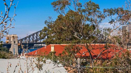 It's just a one-bedroom apartment, but the median price would be a worthwhile spend in Sydney based on the Harbour views alone.