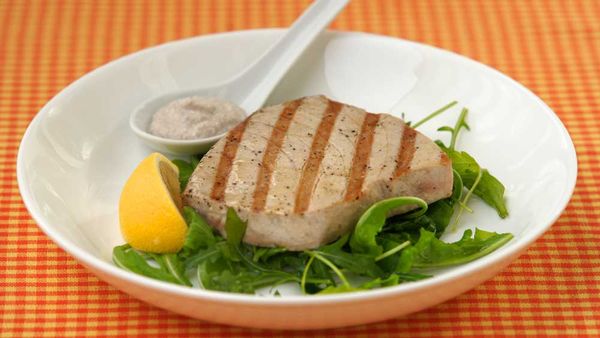 Barbecued tuna steaks with walnut sauce