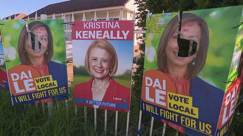 Les affiches de campagne de Dai Le dans le sud-ouest de Sydney ont été vandalisées à Fowler.