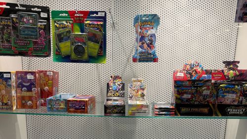 Alcuni negozi secondari hanno iniziato a vendere prodotti Pokemon sigillati a un prezzo ben superiore al loro prezzo al dettaglio. 