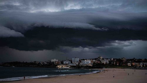 Clouds and rain hang over Bondi Beach as more wet wether sets in for Sydney, 25 November 2021. Photo Jessica hromas