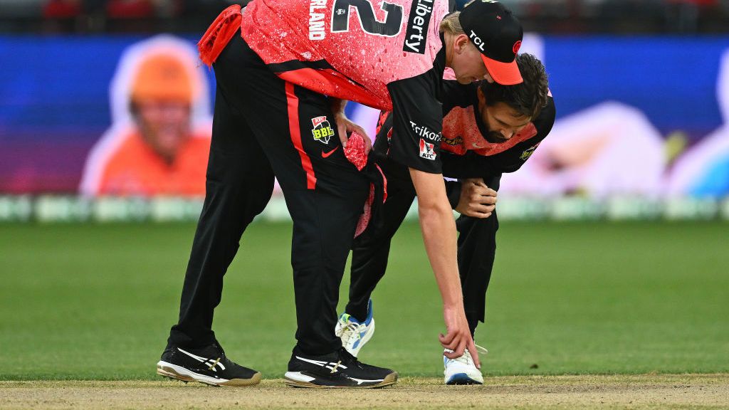 BBL match between Melbourne Renegades and Perth Scorchers abandoned due to dangerous conditions