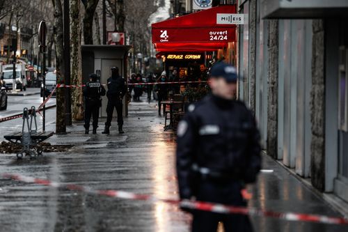 Paris heist: Robbers getaway after daring Champs Elysees raid