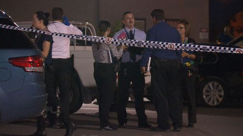 Police inspect Mr Taukamo's car (9NEWS)