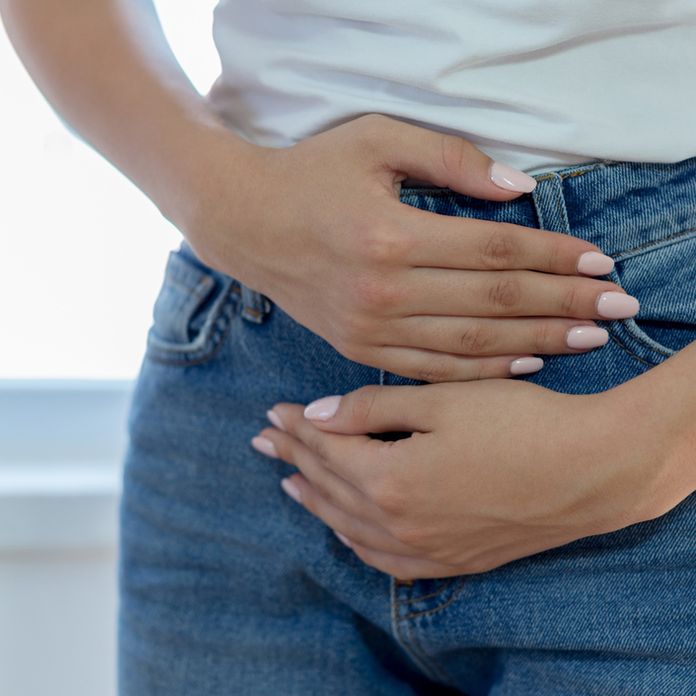 The health risks from sucking in your stomach - 9Coach