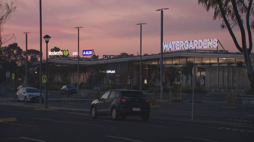 Two knife incidents within hours at Melbourne shopping centre - 9News