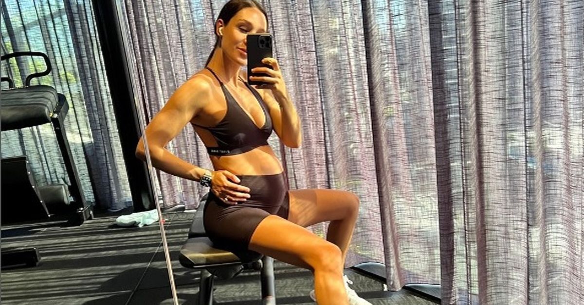Aussie fitness influencer Kayla Itsines reveals secret health battle during  second pregnancy
