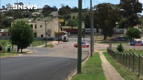 Negotiators are trying to talk the man to come out of the hotel. (9NEWS)