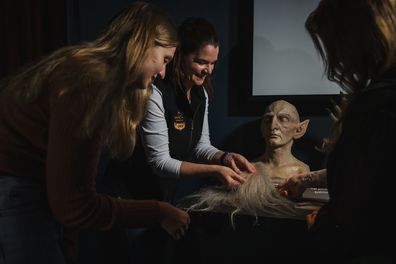 One of the supremely talented artists at Weta Workshop gives a demonstration.