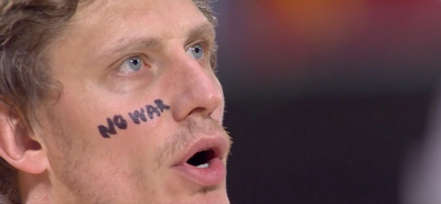 Artem Pustovyi inks "no war" message on his face