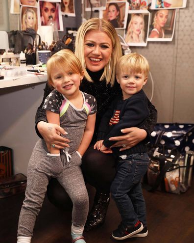 Kelly Clarkson with her two kids.