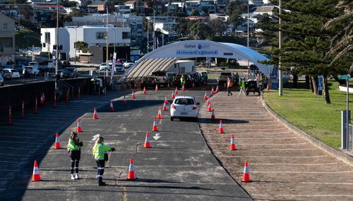 A steady trickle of cars enters the COVID-19 testing station in Bondi ahead of the weekend. 