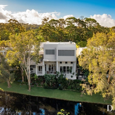 TV legend Ray Martin sells Sunshine Coast family holiday home after two decades