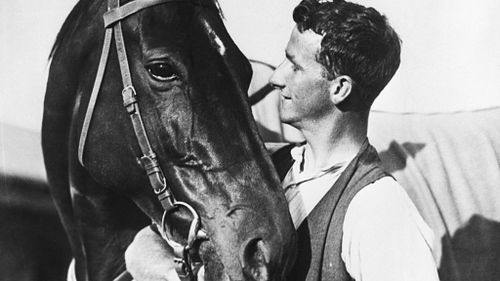 Phar Lap and his beloved handler, Tommy Woodcock. (Getty)