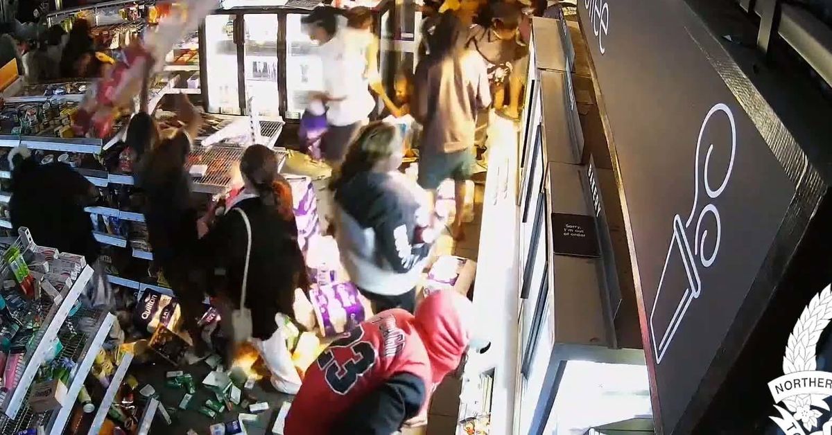 Riot footage shows chaos in Alice Springs shop as five arrested
