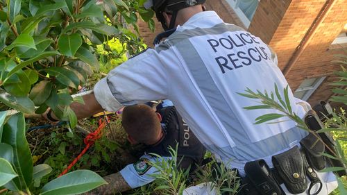 A member of NSW Police Rescue and a NSW Police officer attempt to rescue the man.