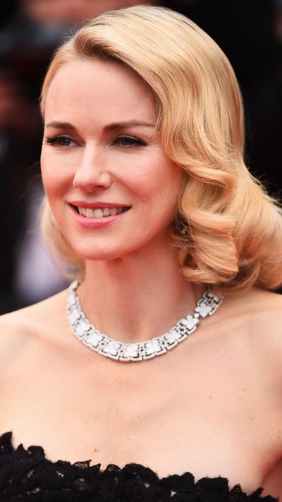 <p><strong>Naomi Watts</strong> kept her make-up soft and hair polished.</p>