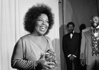 Roberta Flack has announced that the legendary singer has ALS, commonly known as Lou Gehrigs disease, and can no longer sing.