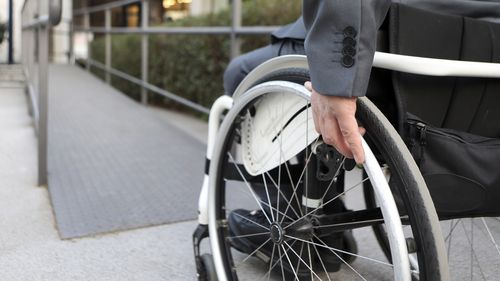 Il governo sta tagliando miliardi dall’NDIS.