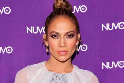 Jennifer Lopez’ love life has always been a FIXation with us, jumping from romance to romance, with three marriages, one high profile engagement and a whole lot of A-lister boyfriends. Check it out….
