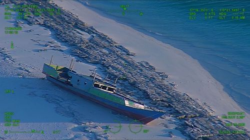 La famille et les amis d'un pêcheur qui se trouvait sur un bateau écrasé par le cyclone Ilsa sont dans un état d'incertitude.