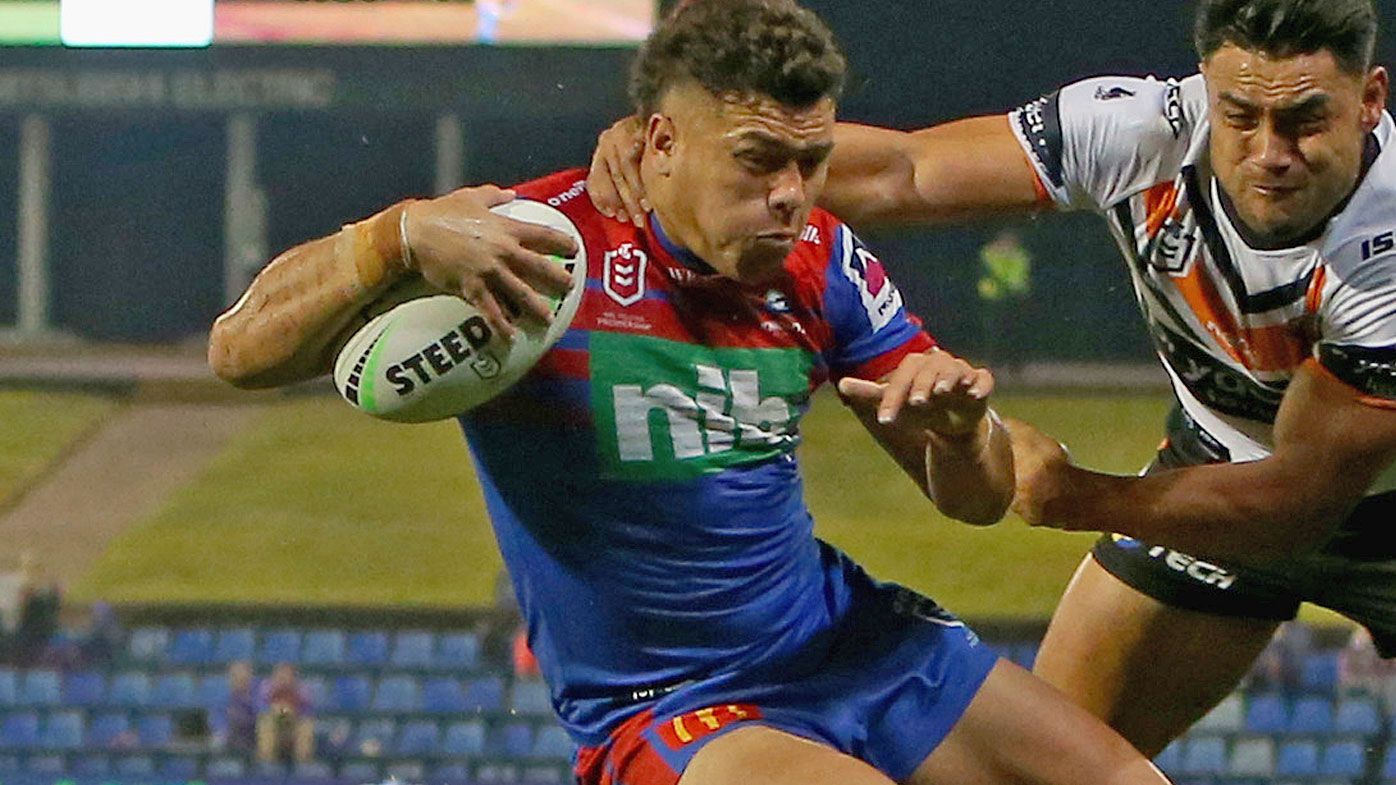 Starford To&#x27;a of the Newcastle Knights scores a try