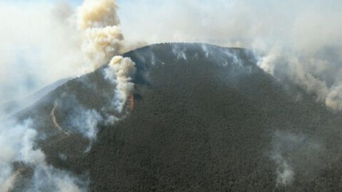 Dangerous bushfire raging out-of-control in East Gippsland 