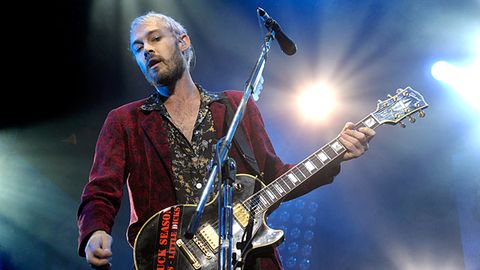Daniel Johns spotted pashing a guy?