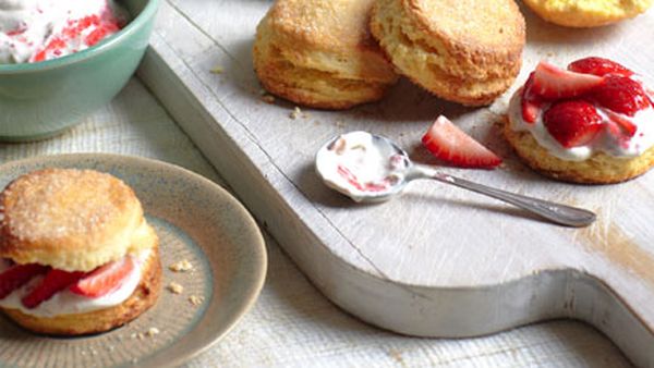 Strawberry shortcake with elderflower cream
