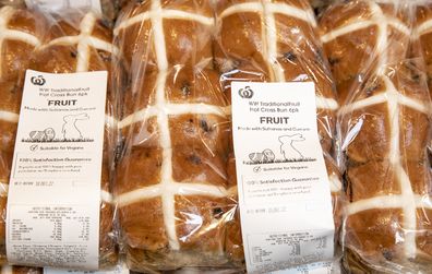 Woolworths Hot Cross Buns. 16th December 2022. Photograph Dallas Kilponen/Woolworths