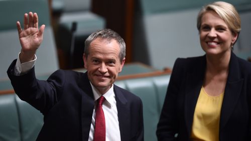 Mr Shorten prepares to deliver his budget reply. (AAP)